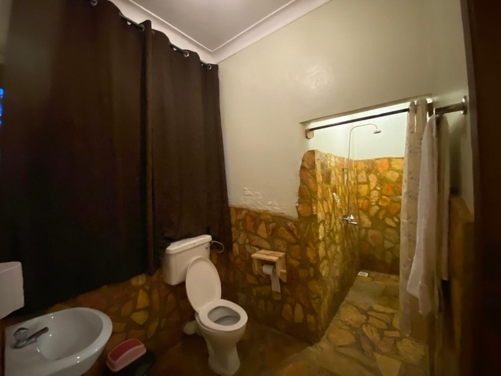 Afro Smile Hotel & Guest House Jinja Ngoại thất bức ảnh