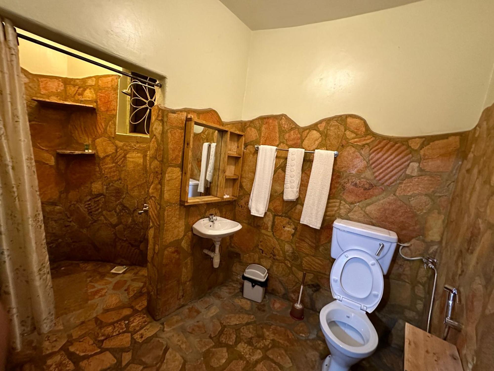 Afro Smile Hotel & Guest House Jinja Ngoại thất bức ảnh