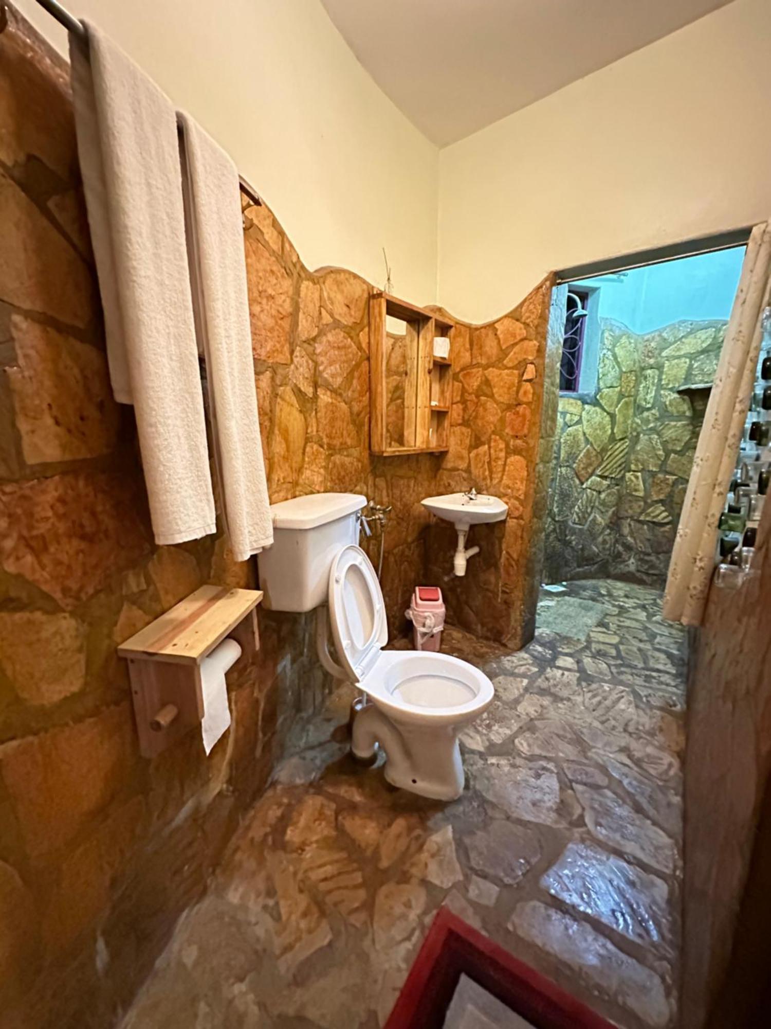 Afro Smile Hotel & Guest House Jinja Ngoại thất bức ảnh