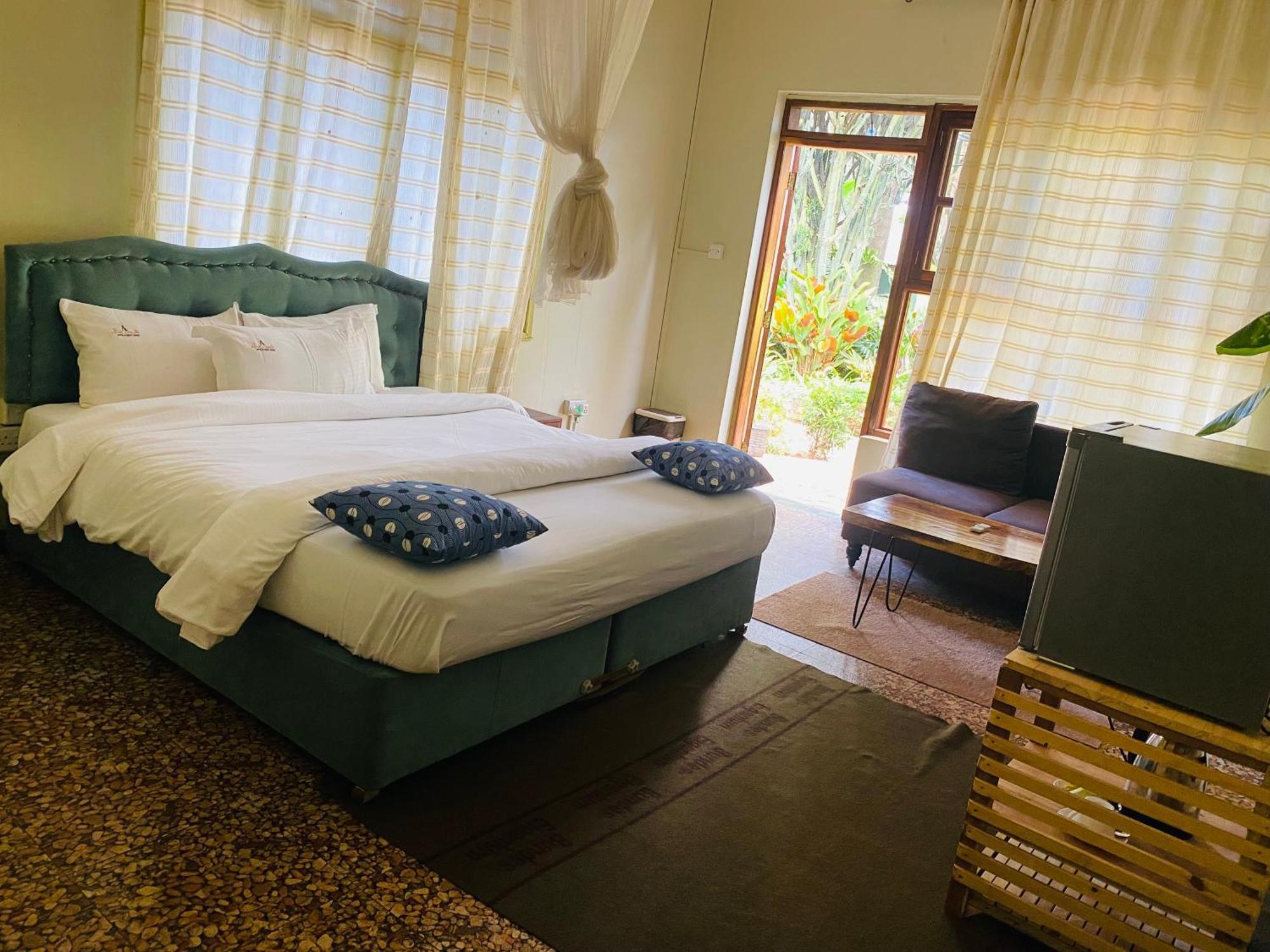 Afro Smile Hotel & Guest House Jinja Ngoại thất bức ảnh