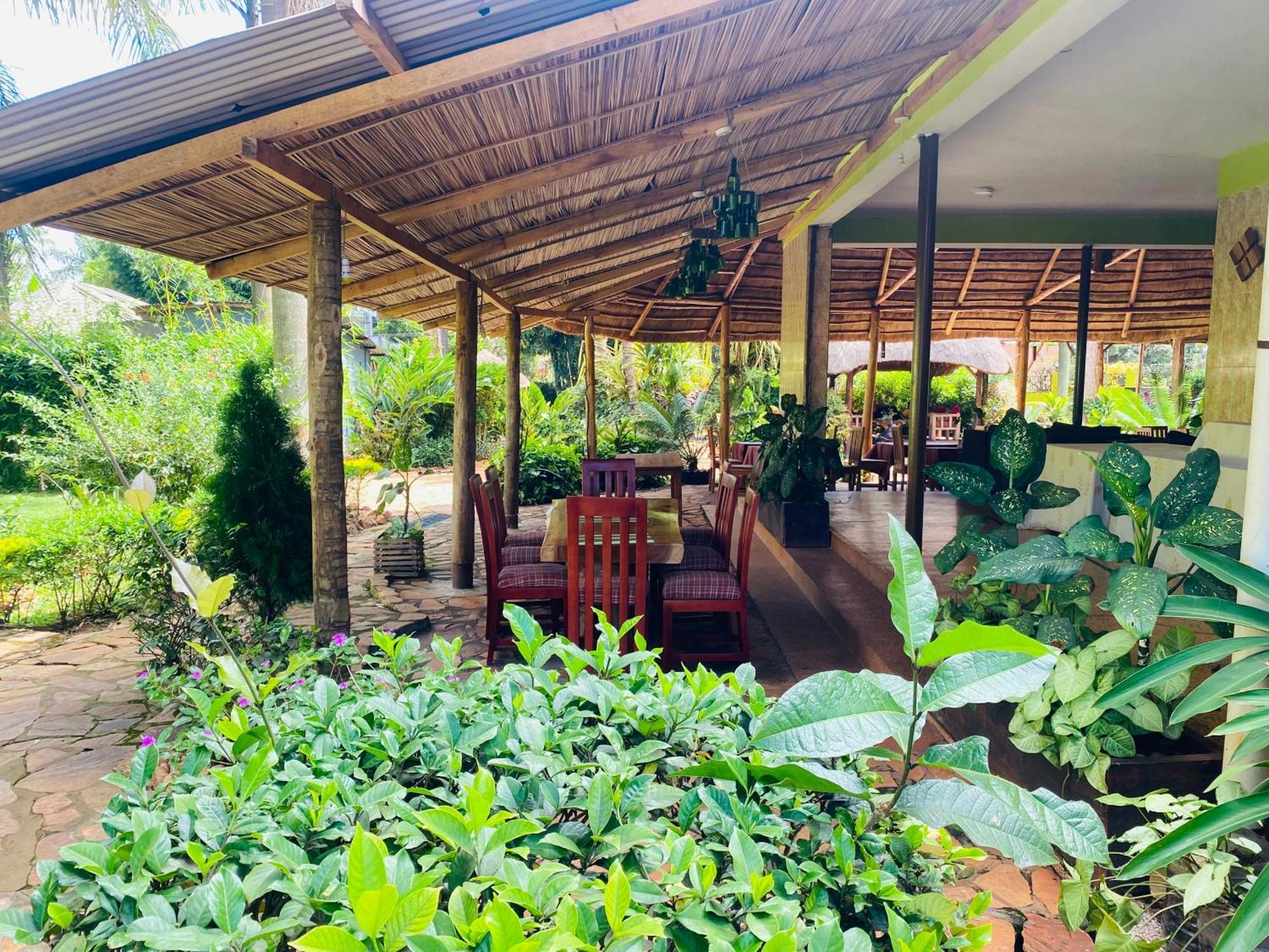 Afro Smile Hotel & Guest House Jinja Ngoại thất bức ảnh