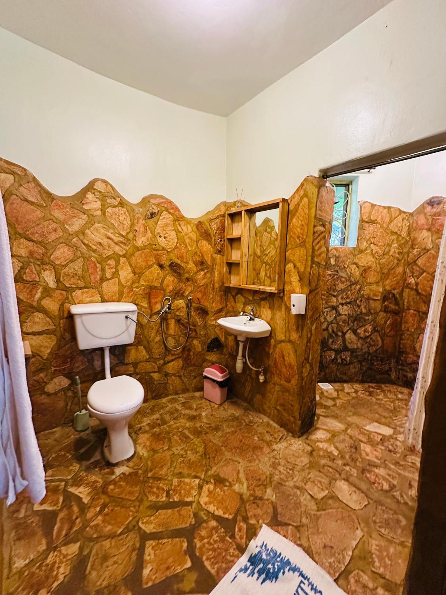 Afro Smile Hotel & Guest House Jinja Ngoại thất bức ảnh