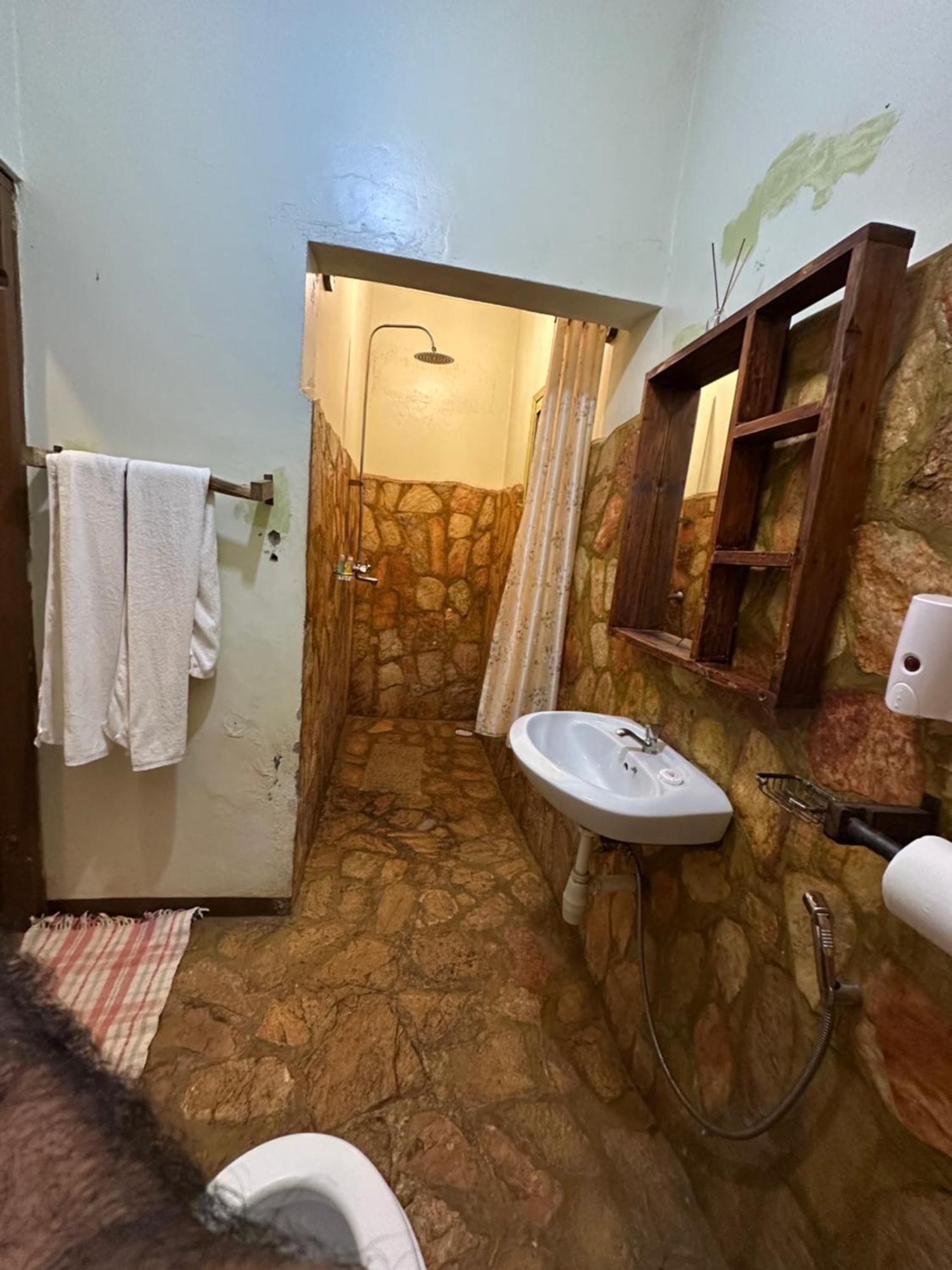 Afro Smile Hotel & Guest House Jinja Ngoại thất bức ảnh