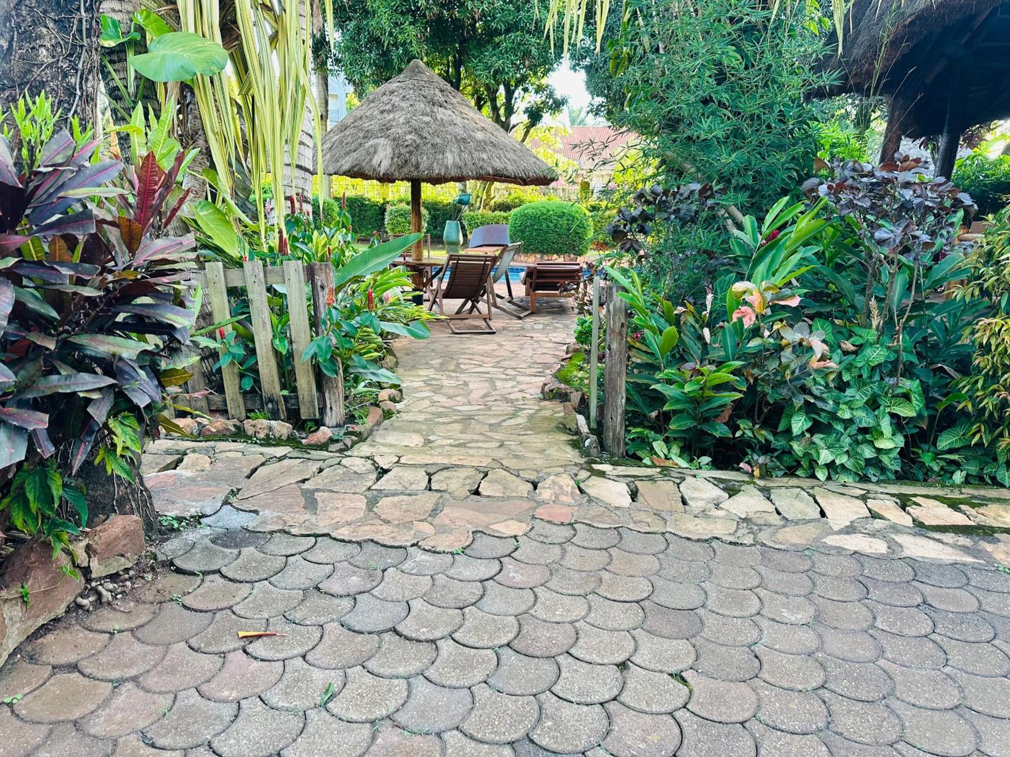 Afro Smile Hotel & Guest House Jinja Ngoại thất bức ảnh