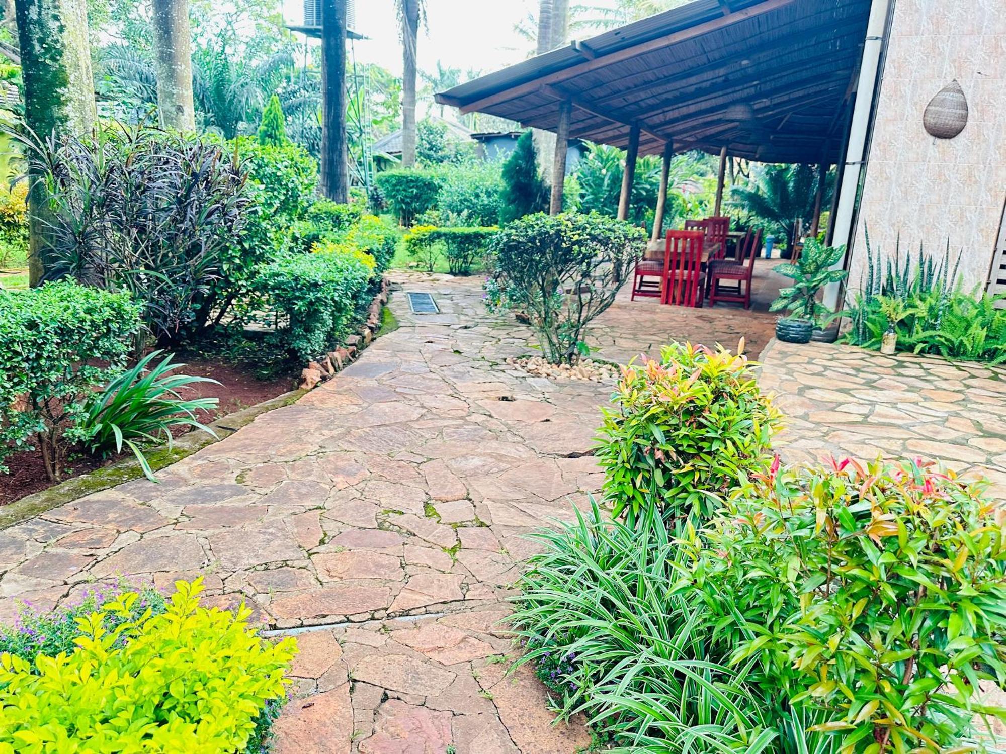 Afro Smile Hotel & Guest House Jinja Ngoại thất bức ảnh